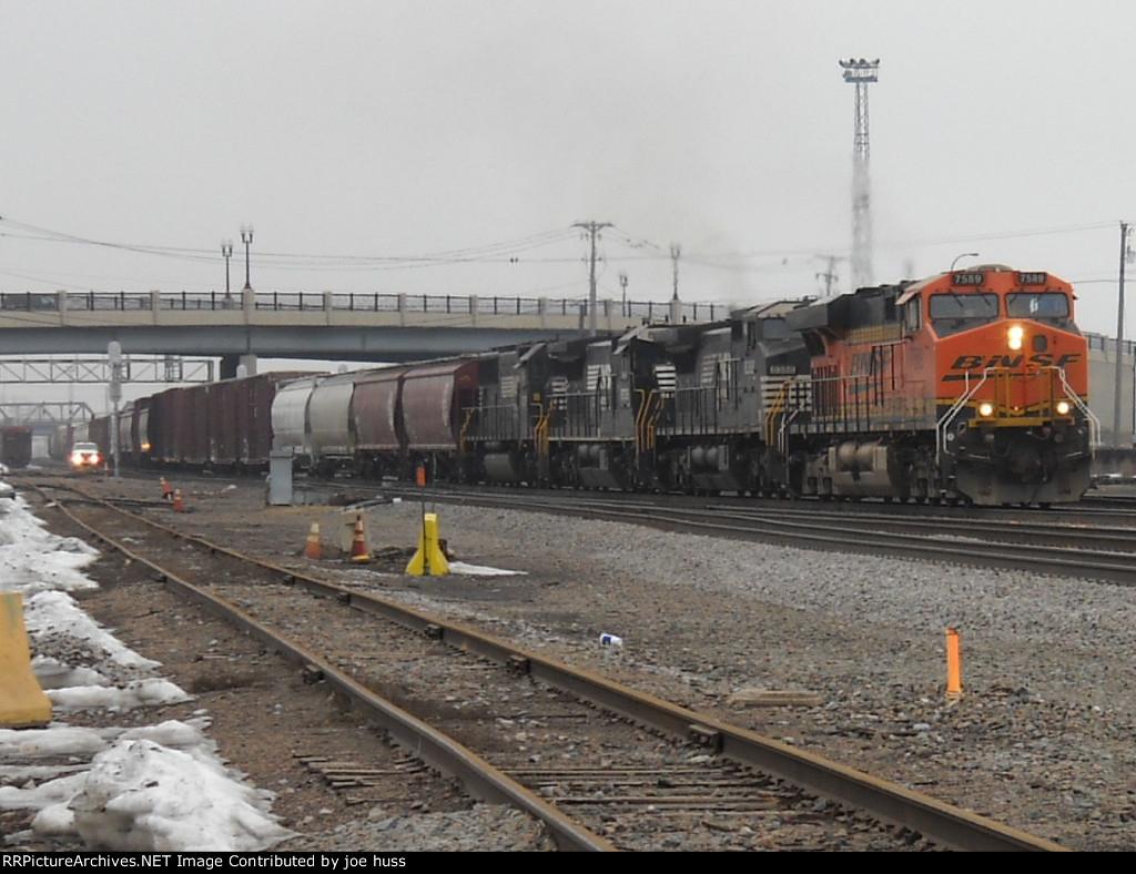 BNSF 7589 East